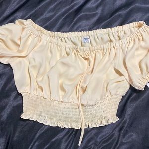 Aritzia crop top, never worn, size small